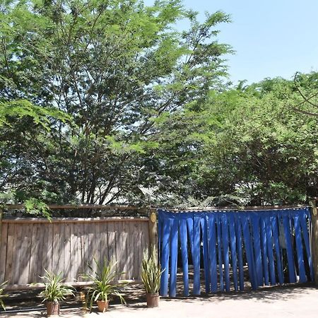 Rainbow Executive Lodge Boma la Ngombe Buitenkant foto