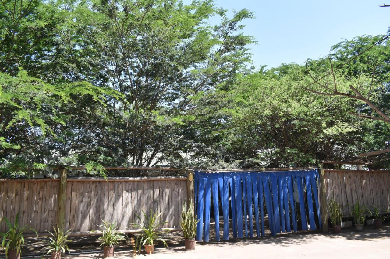 Rainbow Executive Lodge Boma la Ngombe Buitenkant foto