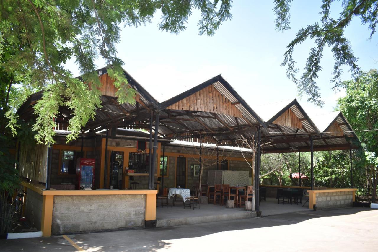 Rainbow Executive Lodge Boma la Ngombe Buitenkant foto