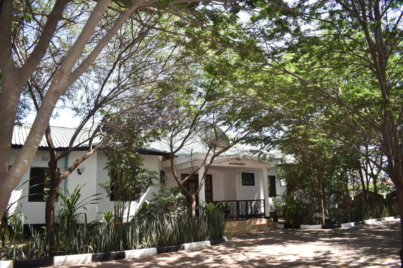 Rainbow Executive Lodge Boma la Ngombe Buitenkant foto
