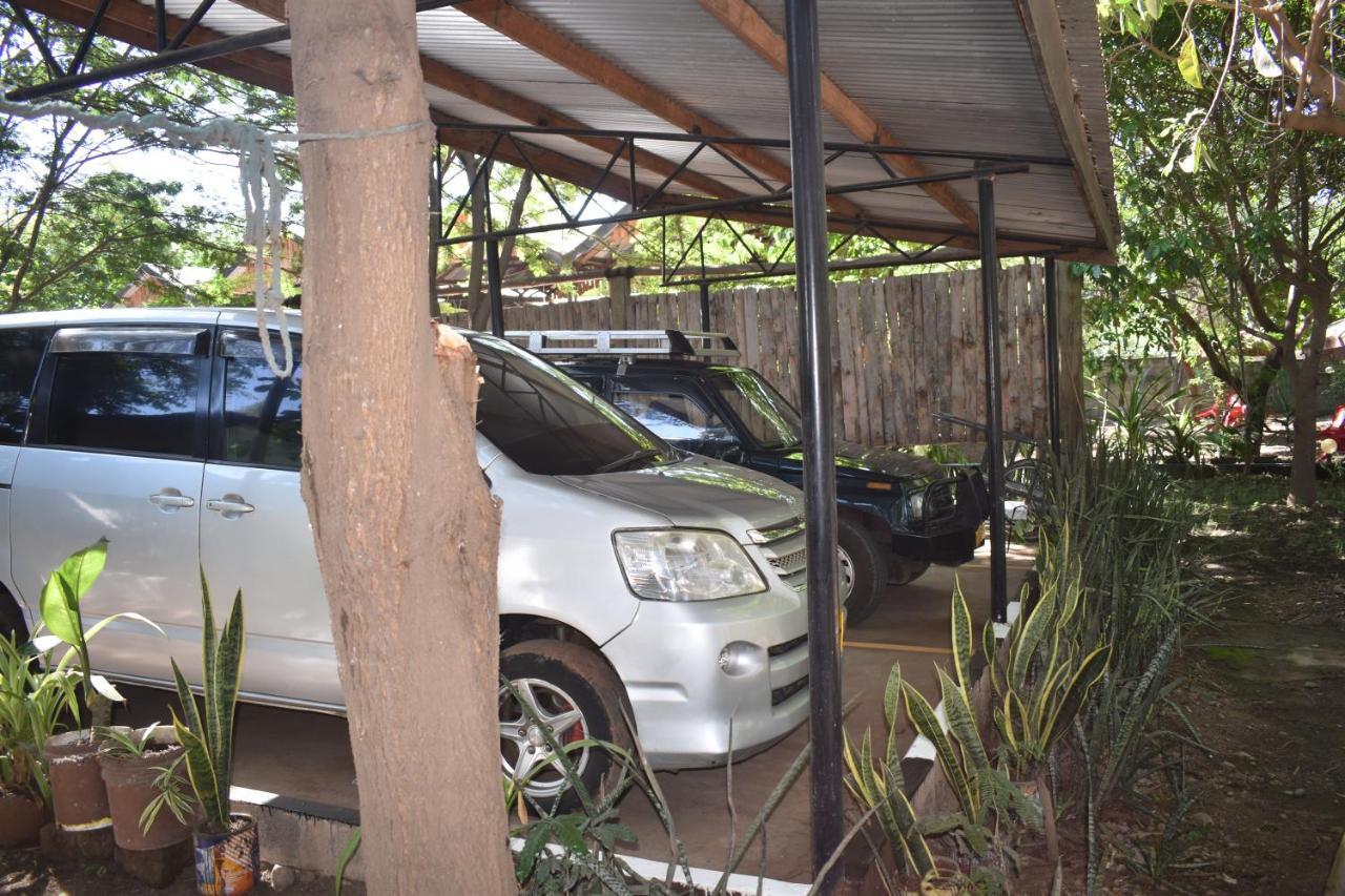 Rainbow Executive Lodge Boma la Ngombe Buitenkant foto