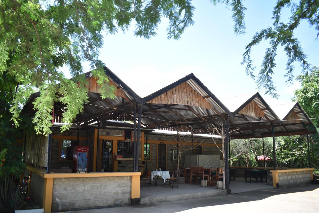 Rainbow Executive Lodge Boma la Ngombe Buitenkant foto