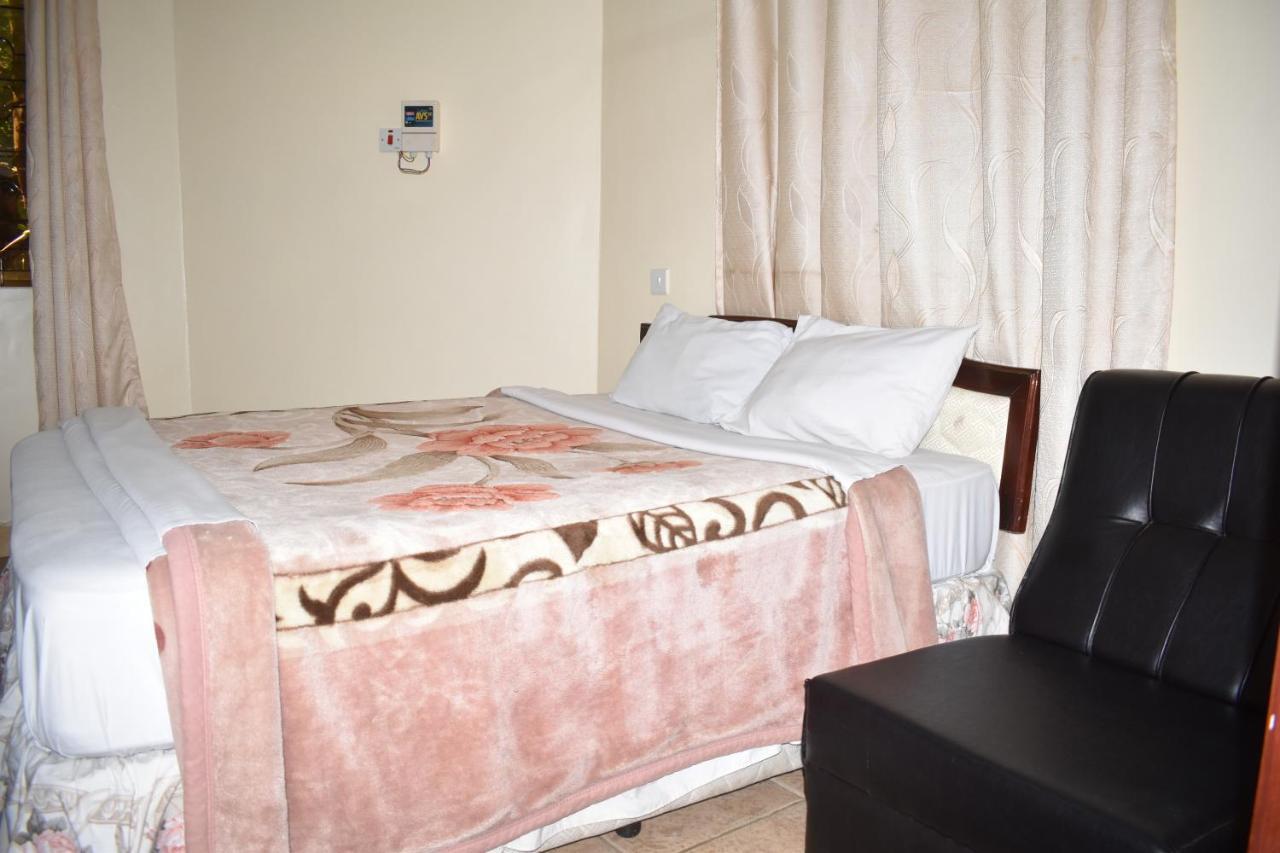 Rainbow Executive Lodge Boma la Ngombe Buitenkant foto