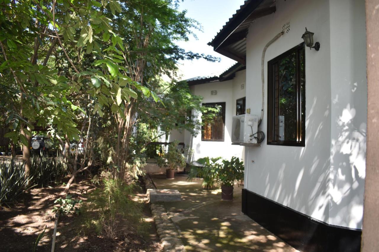 Rainbow Executive Lodge Boma la Ngombe Buitenkant foto