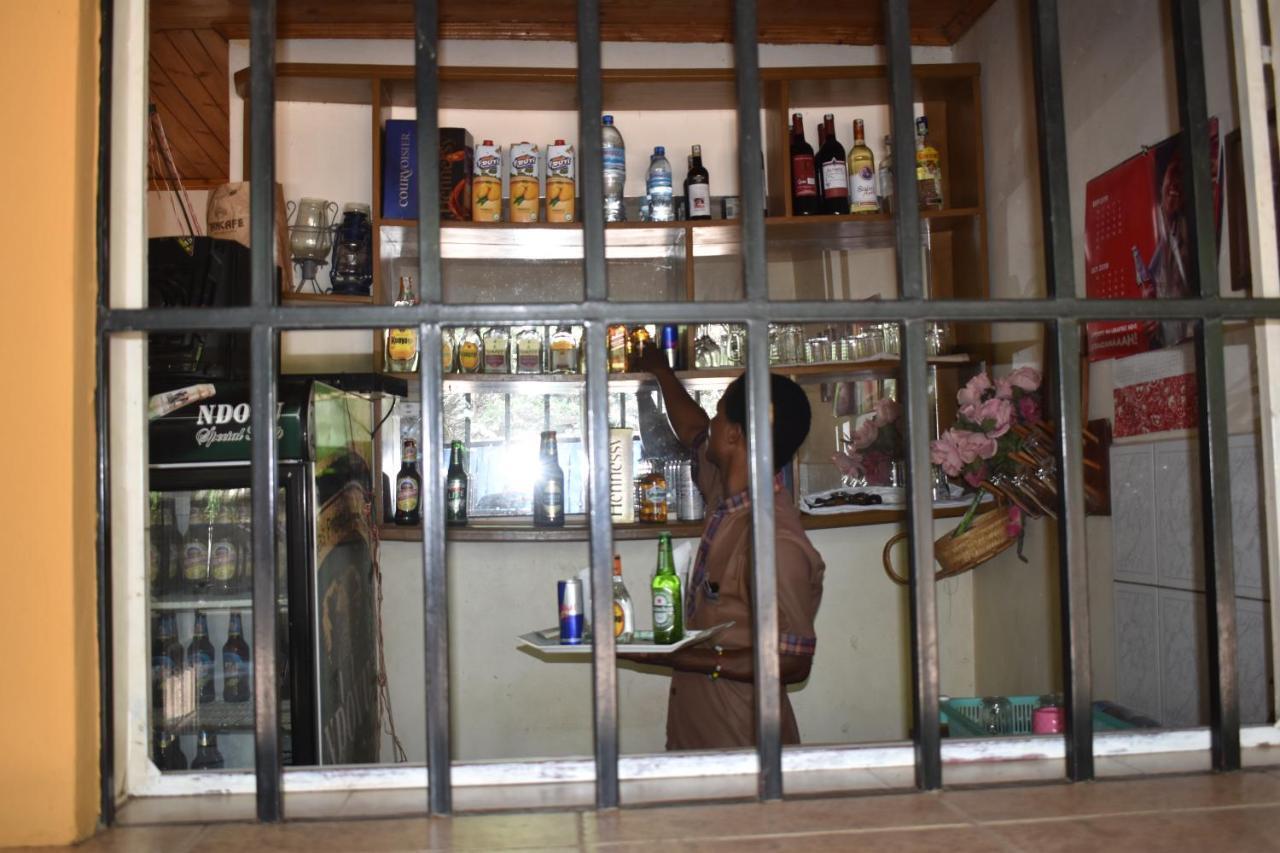 Rainbow Executive Lodge Boma la Ngombe Buitenkant foto