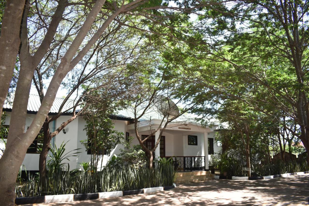 Rainbow Executive Lodge Boma la Ngombe Buitenkant foto