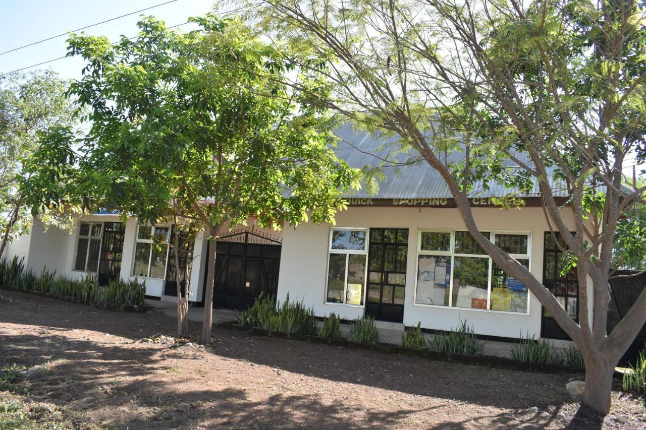Rainbow Executive Lodge Boma la Ngombe Buitenkant foto
