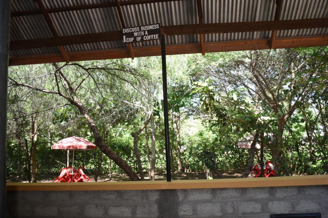 Rainbow Executive Lodge Boma la Ngombe Buitenkant foto